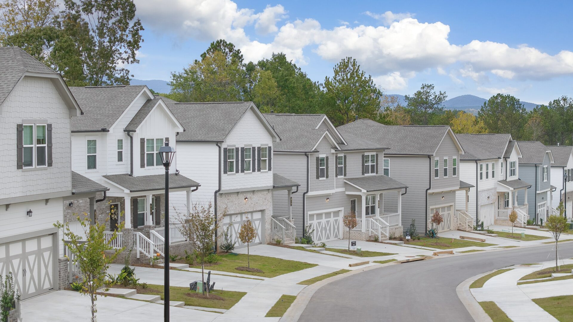 Lennar Creekside Farmers Crossing streetscape