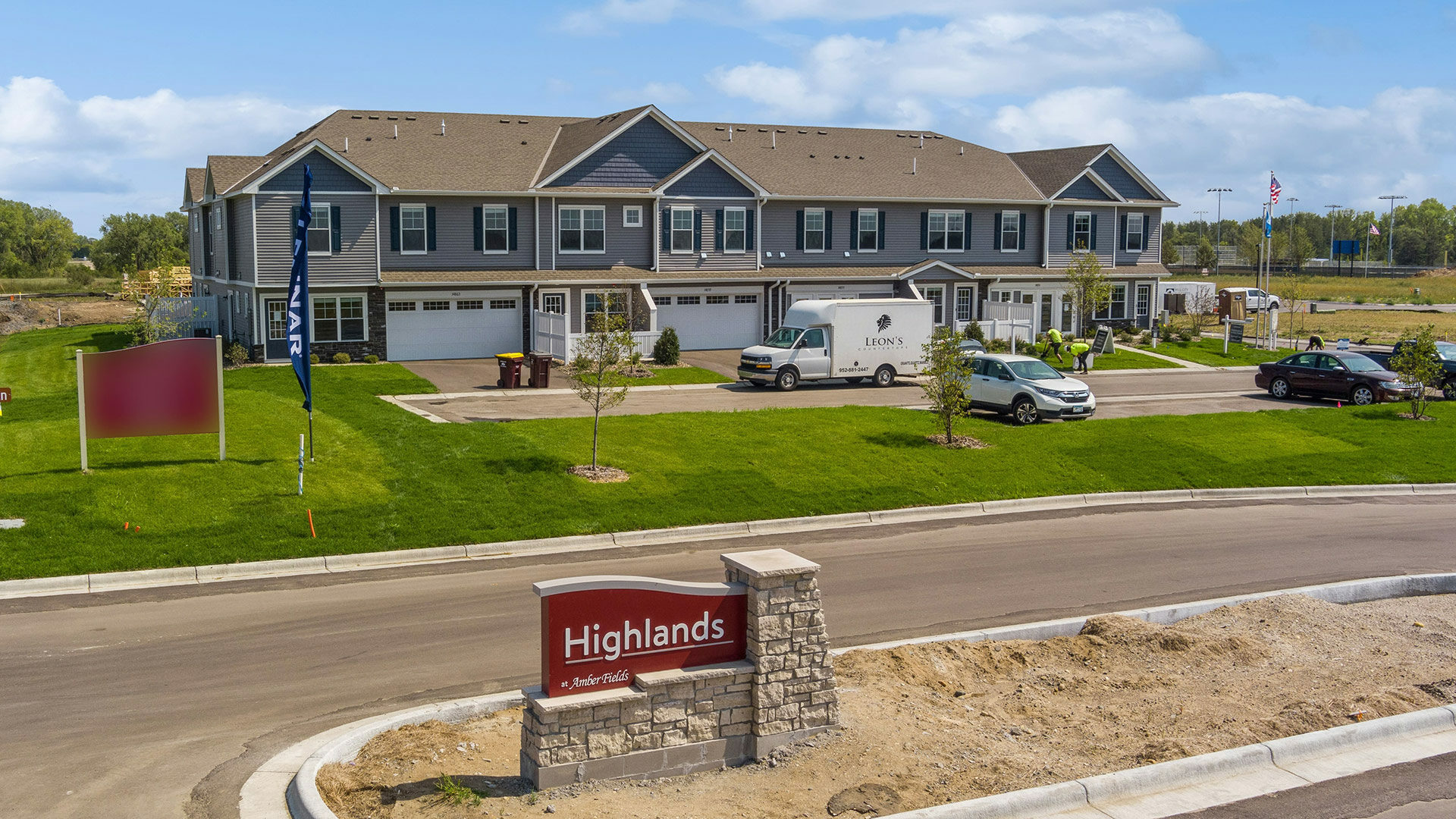 Lennar Amber Fields entrance sign