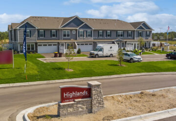 Lennar Amber Fields entrance sign