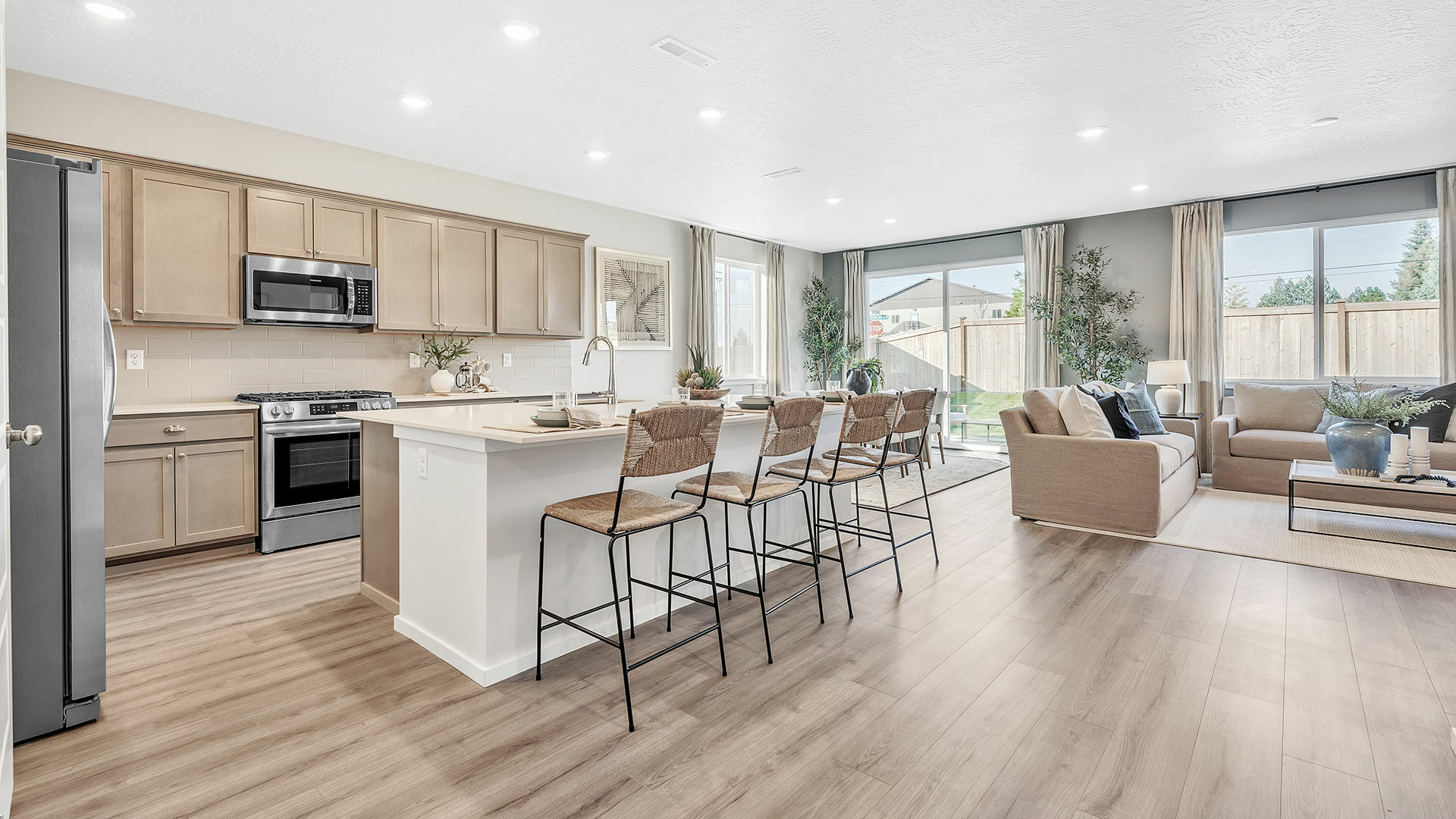 Lennar Manor Collection Hayden Canyon Hamilton Kitchen
