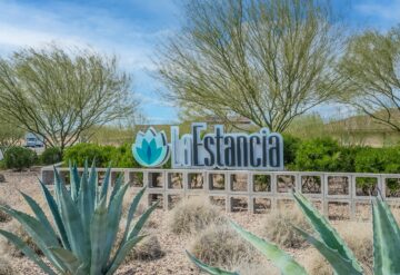 La Estancia community sign
